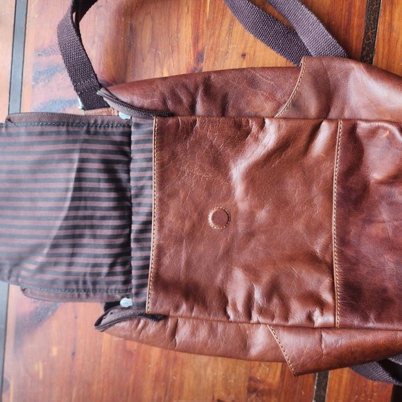 Jack George Brown Leather Backpack or Crossbody - Picture 4 of 5
